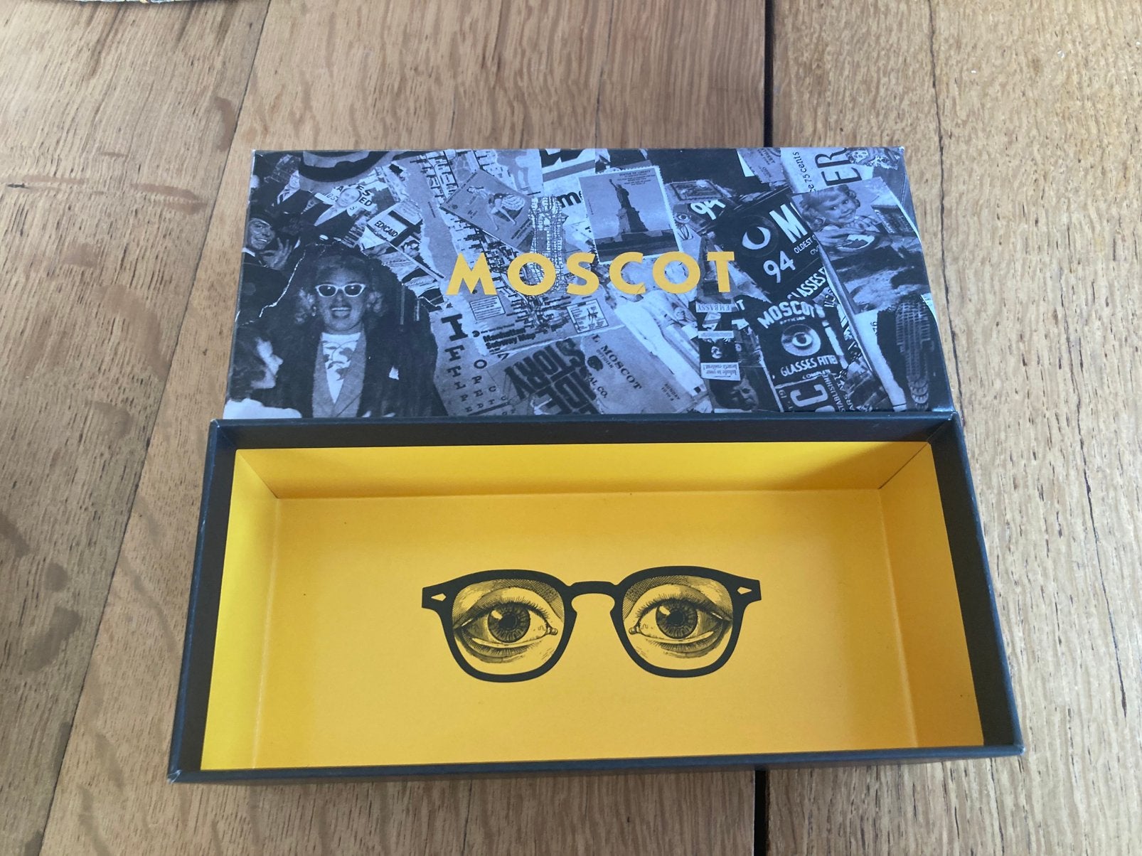 MOSCOT  boite et étui, Enlèvement, Neuf