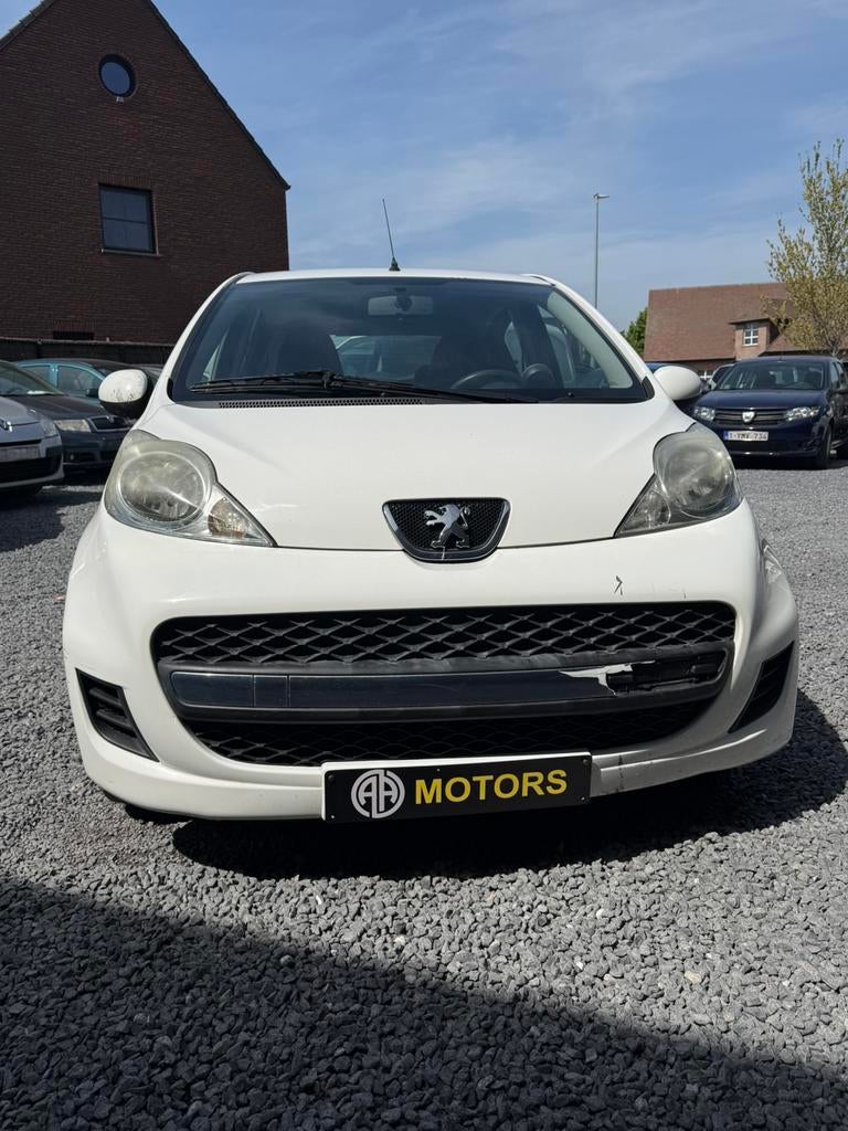 Peugeot 107. 2012 1.0 essence 110 000 km, Euro 6, Noir, 5 portes, Blanc