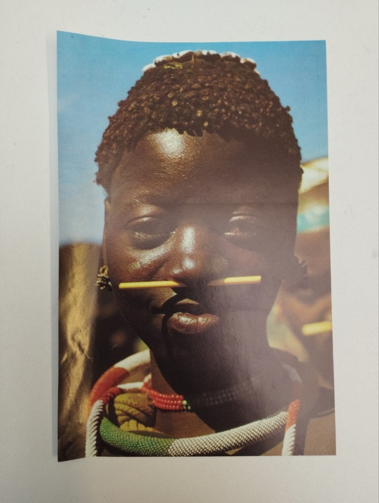 Een prent over een dame met een stok in haar neus land Afrik, Ophalen, Prent