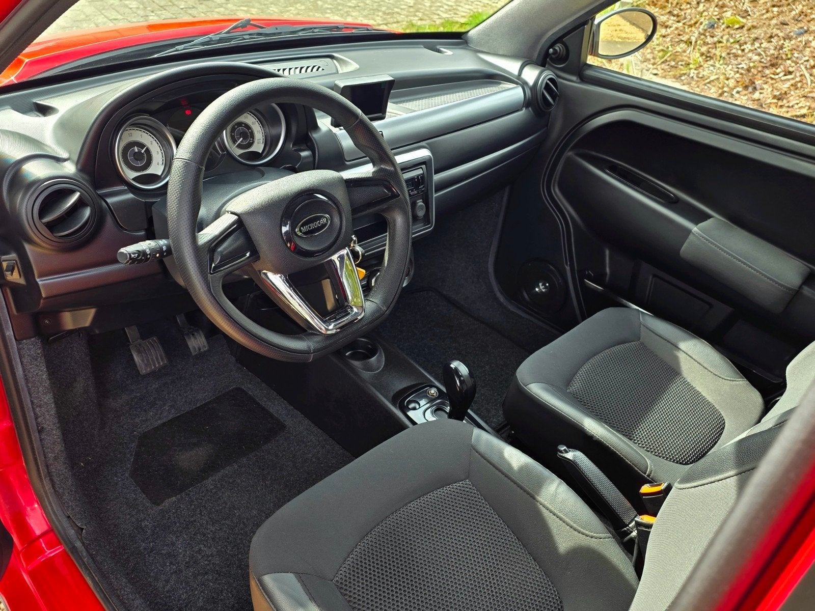 Microcar Aixam MGO X, avec climatisation dans un état absolu, Rouge, Achat, Entreprise, Garantie prolongée
