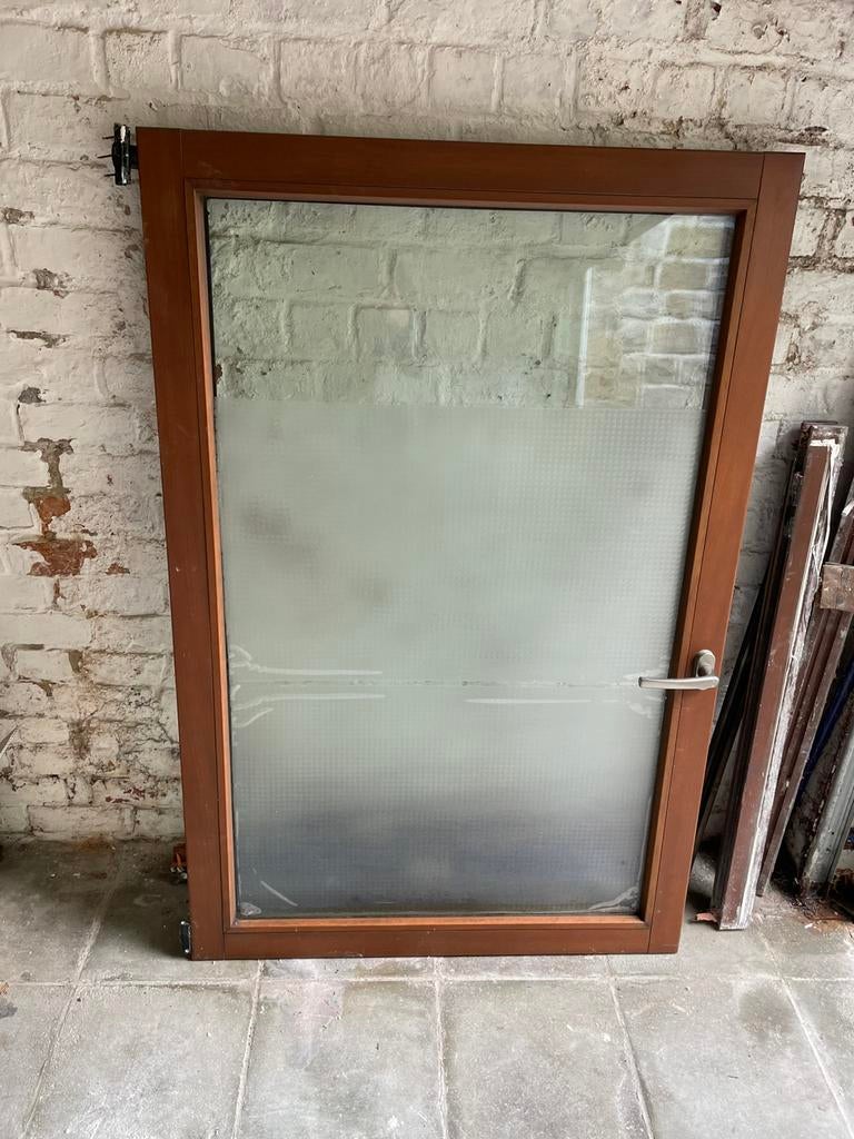 GRATIS - Houten raam 87 x 131cm - Dubbele beglazing, Doe-het-zelf en Bouw, Raamkozijnen en Schuifdeuren, Ophalen, Zo goed als nieuw