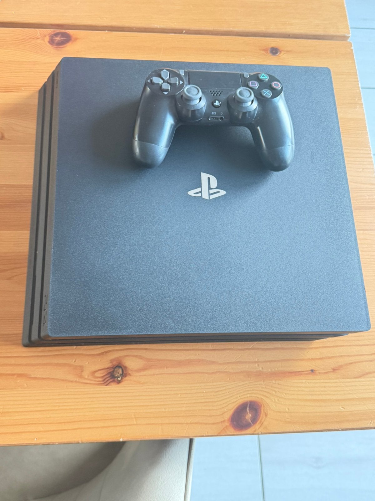 PS4 Pro 1To, Avec 1 manette, Comme neuf, Enlèvement, 1 TB