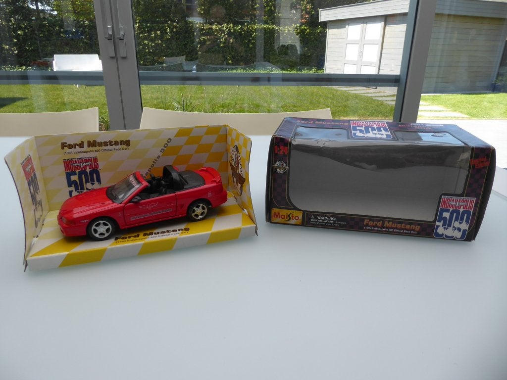 94 Ford Mustang convertible pace car Indianapolis, Hobby & Loisirs créatifs, Voitures miniatures | 1:24, Enlèvement ou Envoi, Utilisé