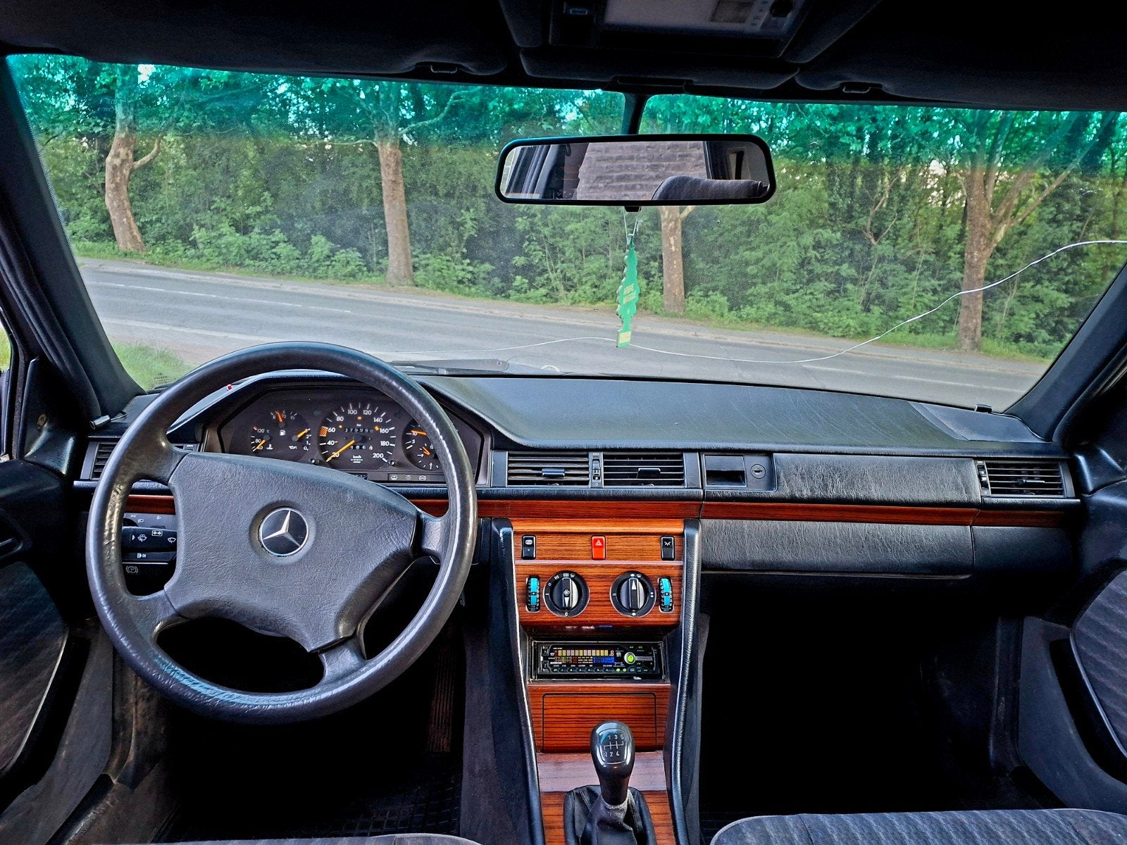 Mercedes-Benz W124 250D uit 1993, foto 6