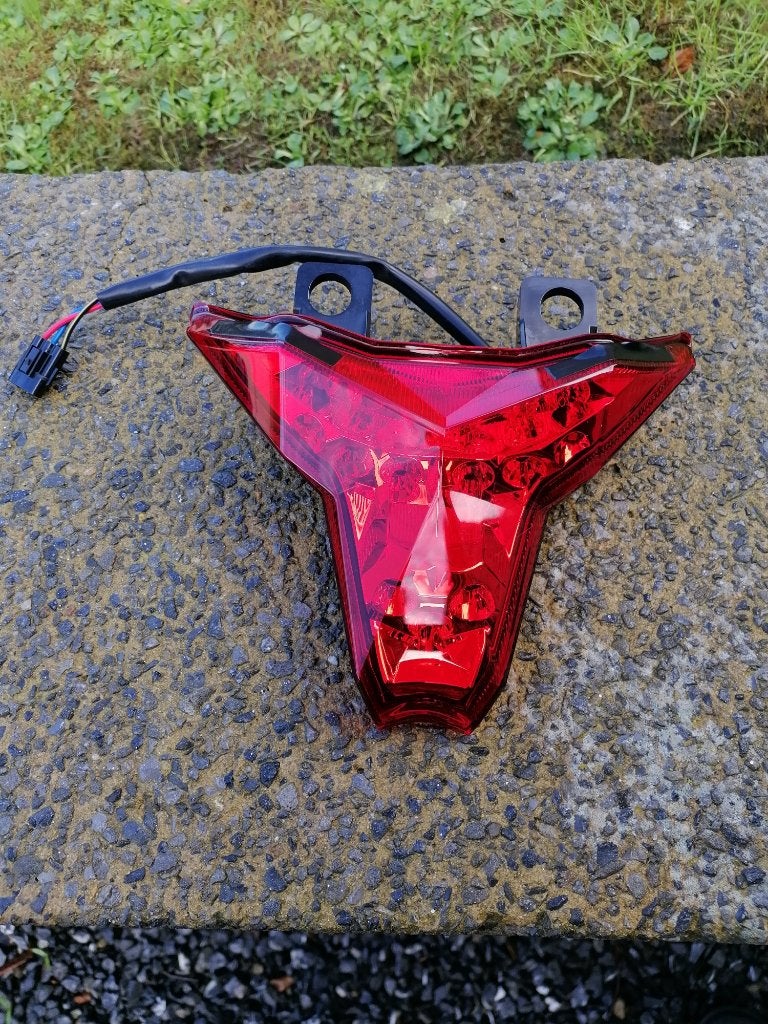 Vend lot de feux arrières : KAWASAKI Z1000 2012 - 2016 SUZUK, Ophalen, Zo goed als nieuw