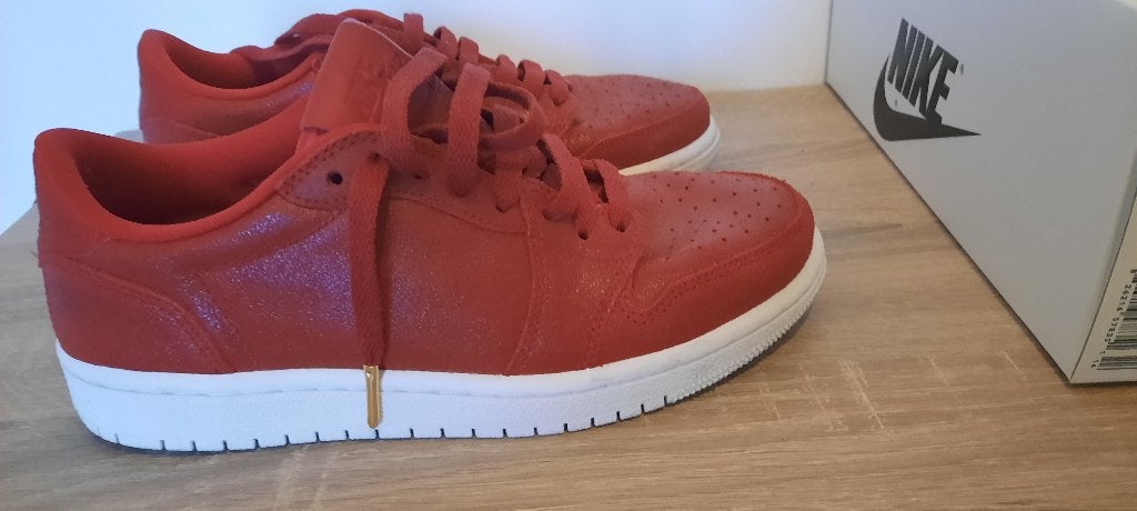 Nike rode sportschoen, Nike, Ophalen of Verzenden, Gedragen, Rood