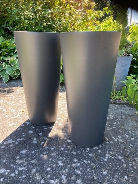 Twee grote bloempotten (Elho) dubbelwandig, Kunststof, Gebruikt, Rond, Balkon