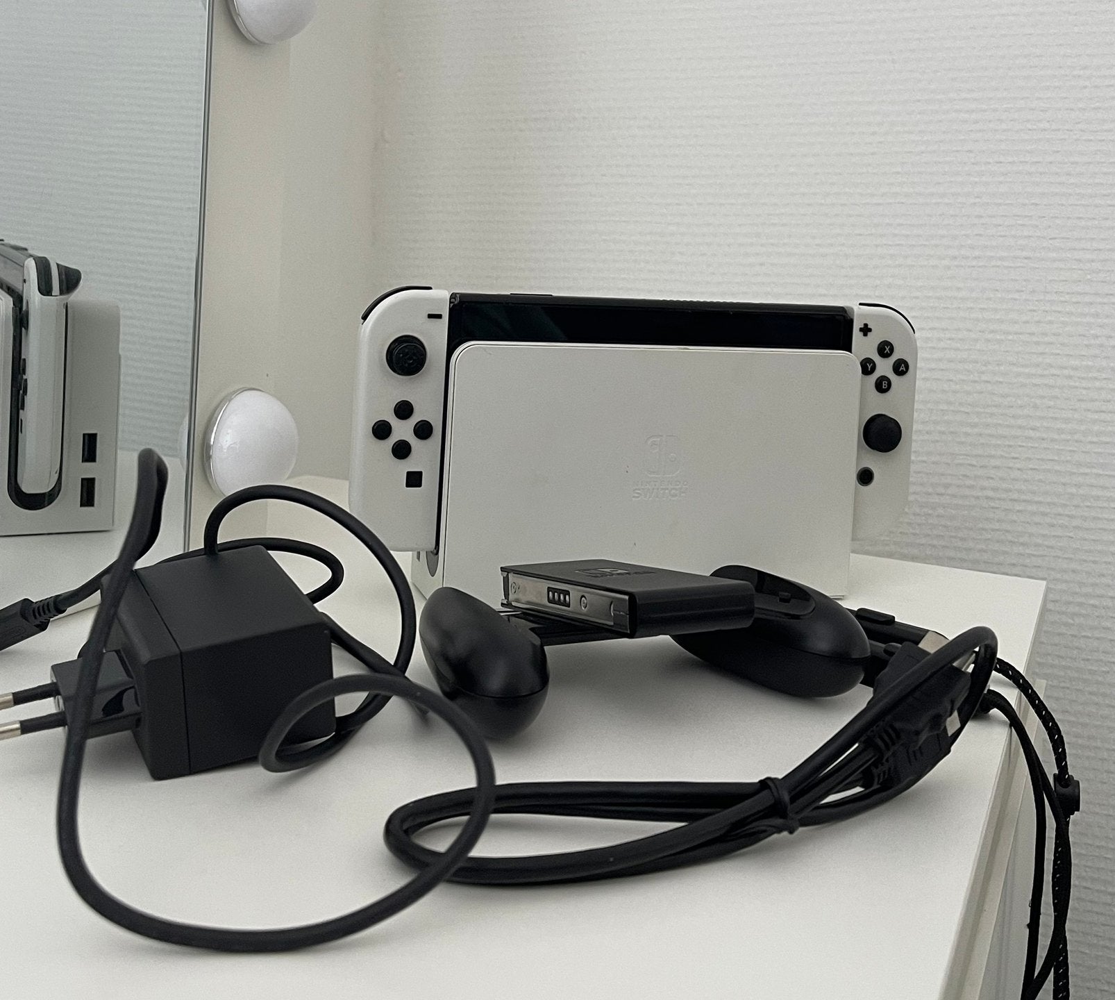 Nintendo Switch OLED blanche, Enlèvement, Utilisé, Blanc, Autres modèles