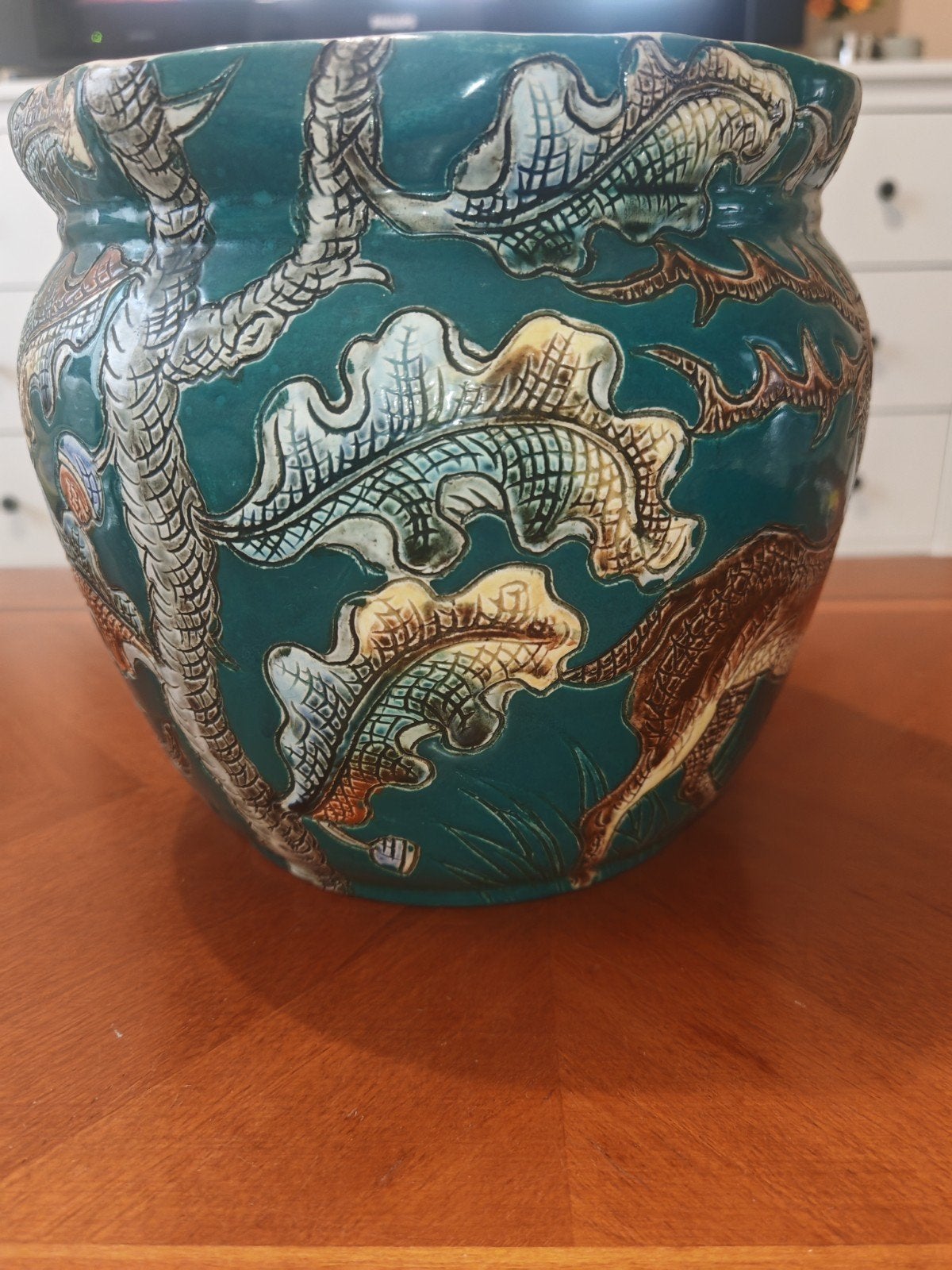 Cache pot en barbotine ART DECO "Chiens de chasse & Cerf", Antiek en Kunst, Ophalen