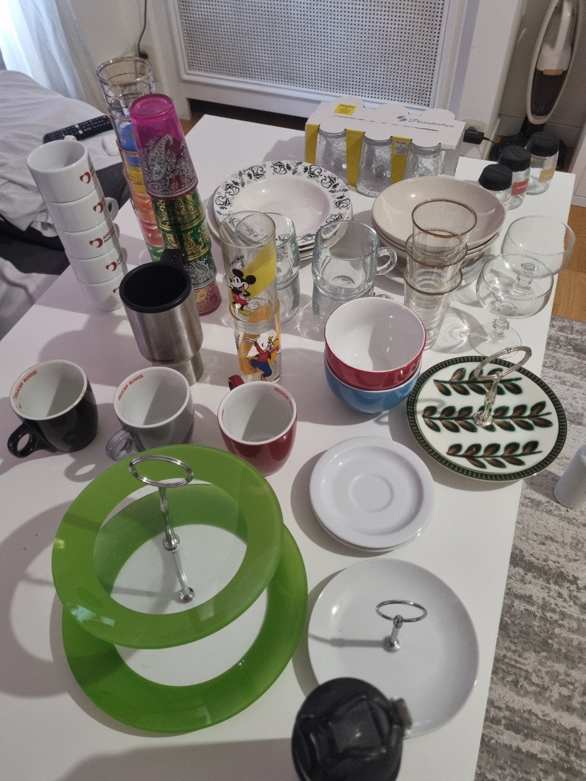 Diverse keukenspullen, glazen, mokken en etagères - Set of a, Ophalen, Gebruikt