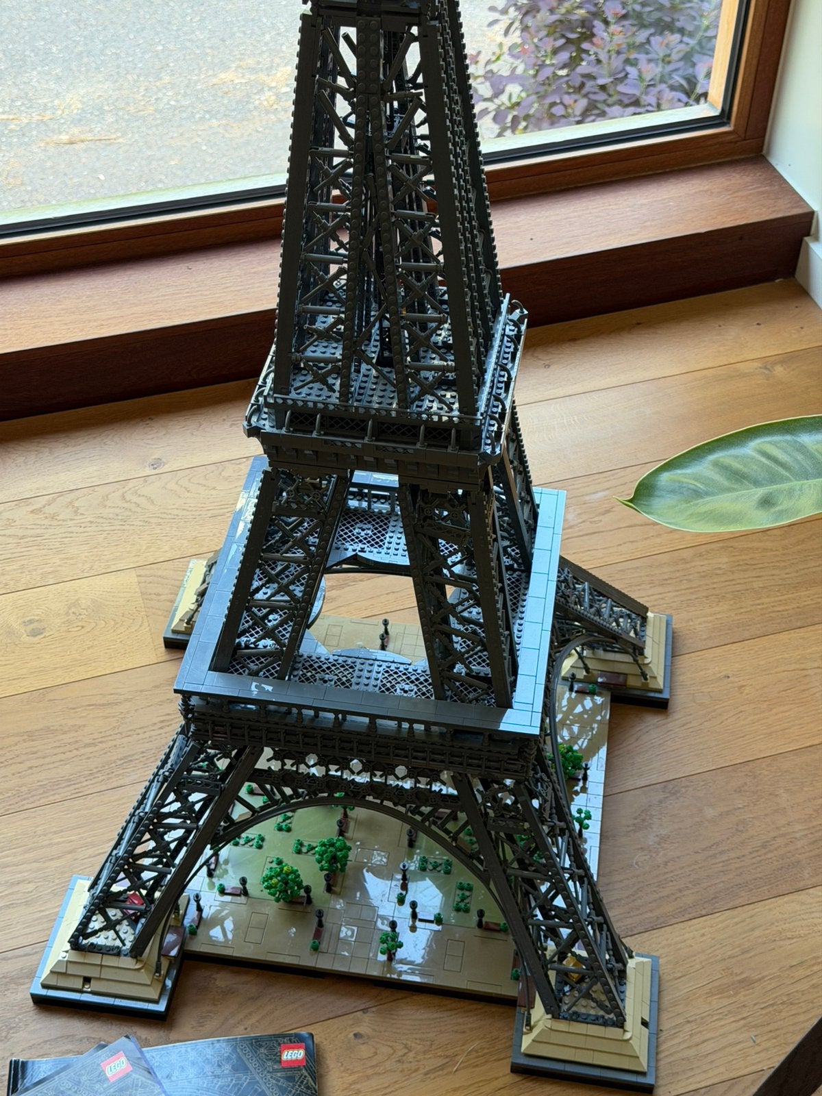 Lego 10307 Tour Eiffel + lumières, Enfants & Bébés, Lego, Ensemble complet, Architecture, Accessoires inclus