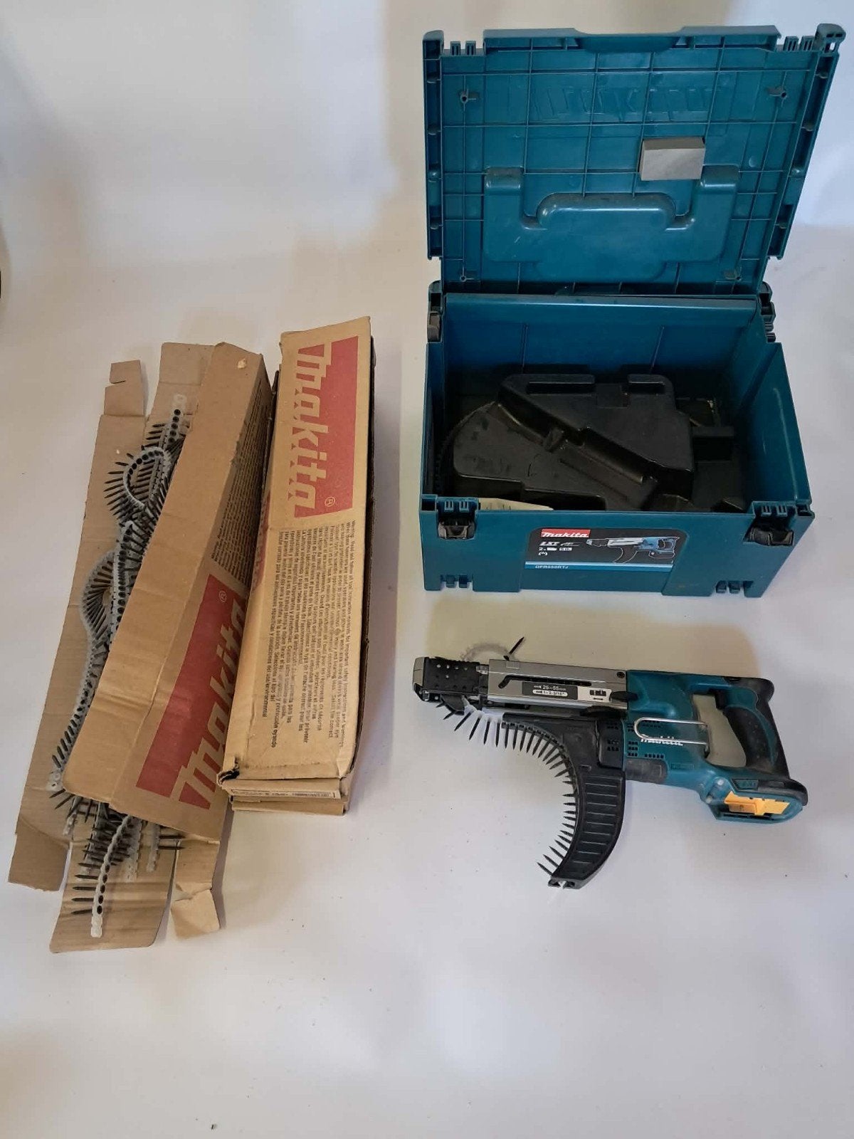 Makita DFR550 automatische bandschroever 18V + koffer, Enlèvement, Comme neuf, Autres types
