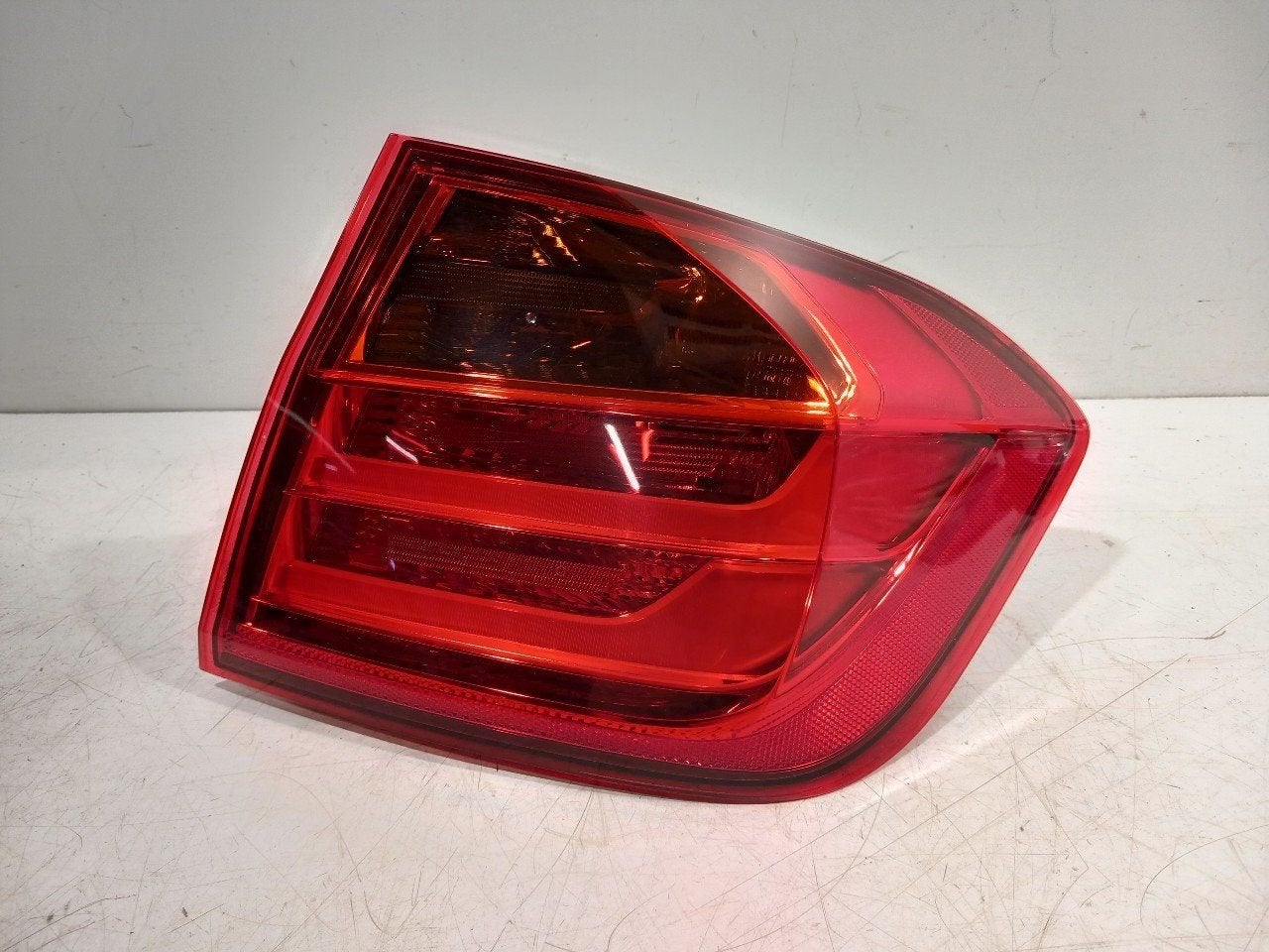 Achterlicht carrosserie rechts BMW 3 serie, Onderdelen@venauto.nl, Van der Ven Autorecycling B.V., Gebruikt, Ettenseweg 76, 4706 PB Roosendaal, The Netherlands