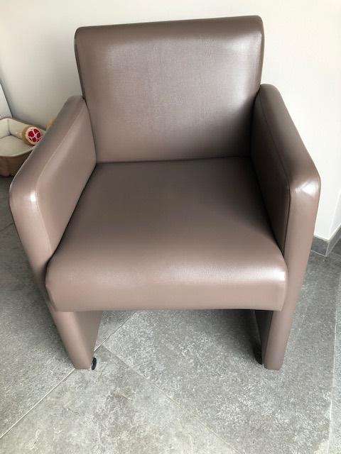 6 taupe zeteltjes op wieltjes, Huis en Inrichting, Stoelen, Zo goed als nieuw, Vijf, Zes of meer stoelen, Kunststof, Overige kleuren