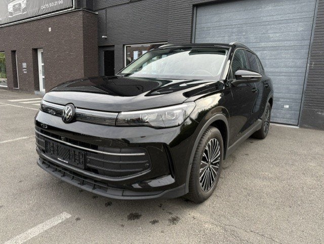 Vw Tiguan 1.5 Benzine DSG Leder Trekhaak AdapCruise 360Cam, Auto's, Dealer onderhouden, 4 cilinders, Lichtsensor, Leder en Stof