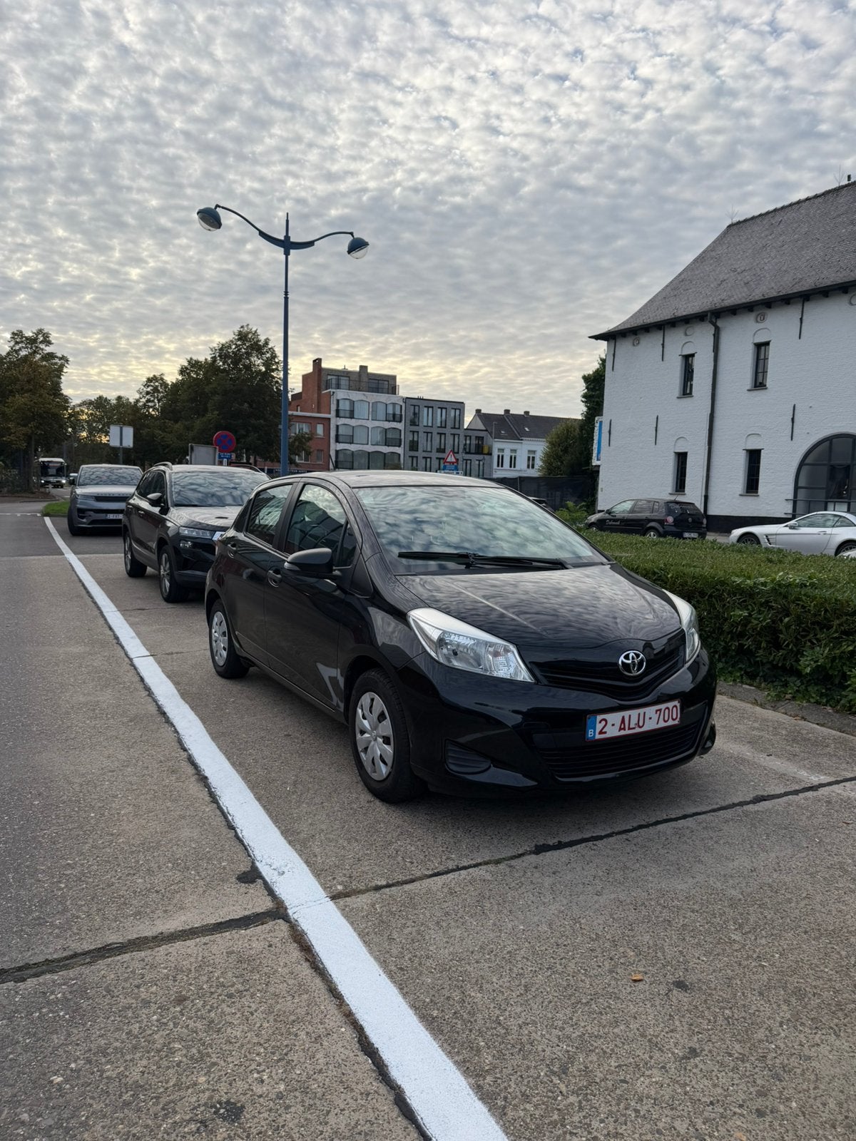 Toyota Yaris 2014 benzine 1.0, Autos, Achat, Carnet d'entretien, Particulier, Essence