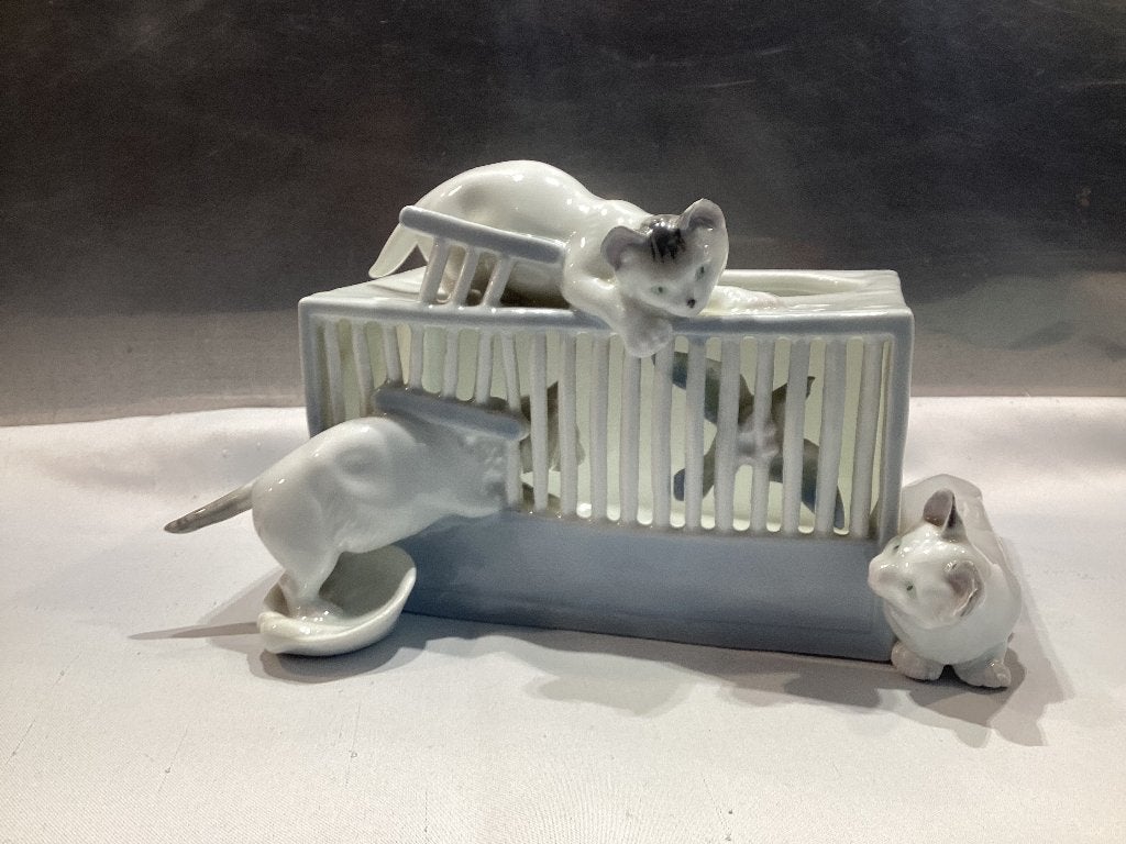 Chatons en chasse une cage à oiseaux porcelaine. 071/GE., Antiquités & Art, Enlèvement