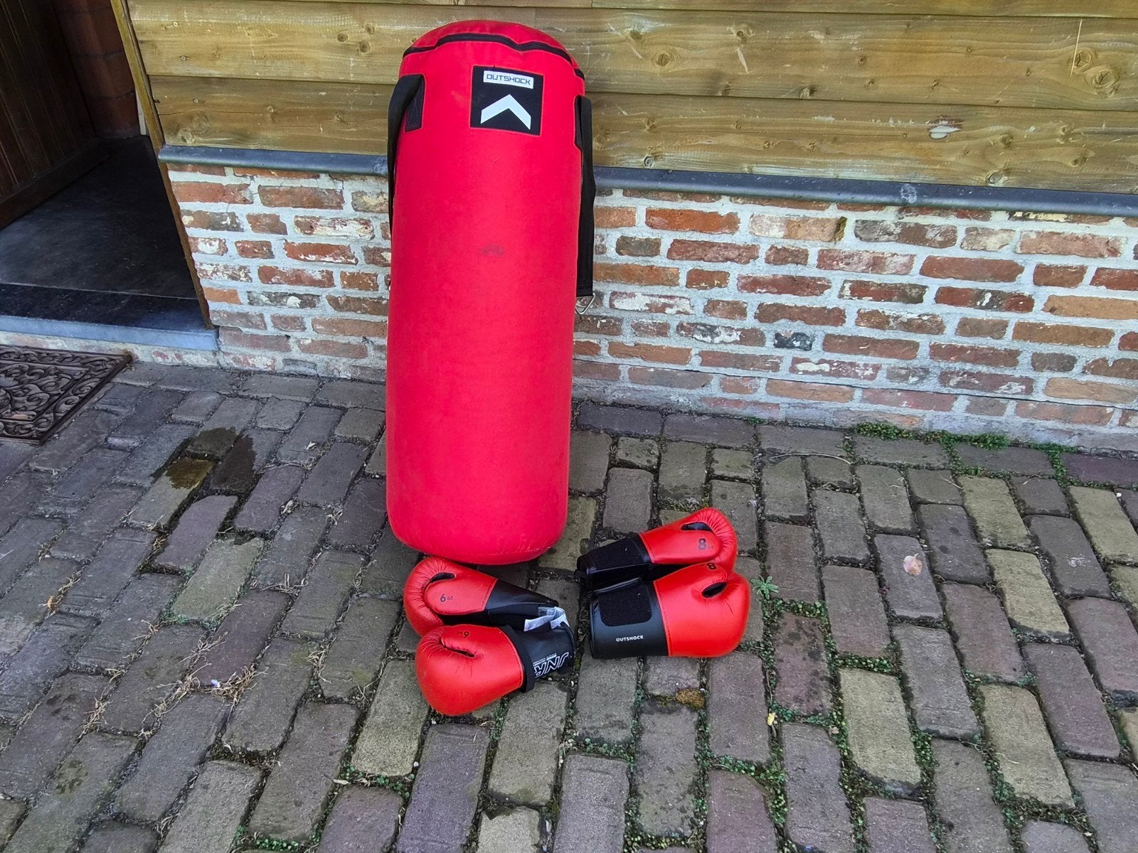 Bokszak met 2 paar bokshandschoenen, Ophalen, Zo goed als nieuw, Bokszak