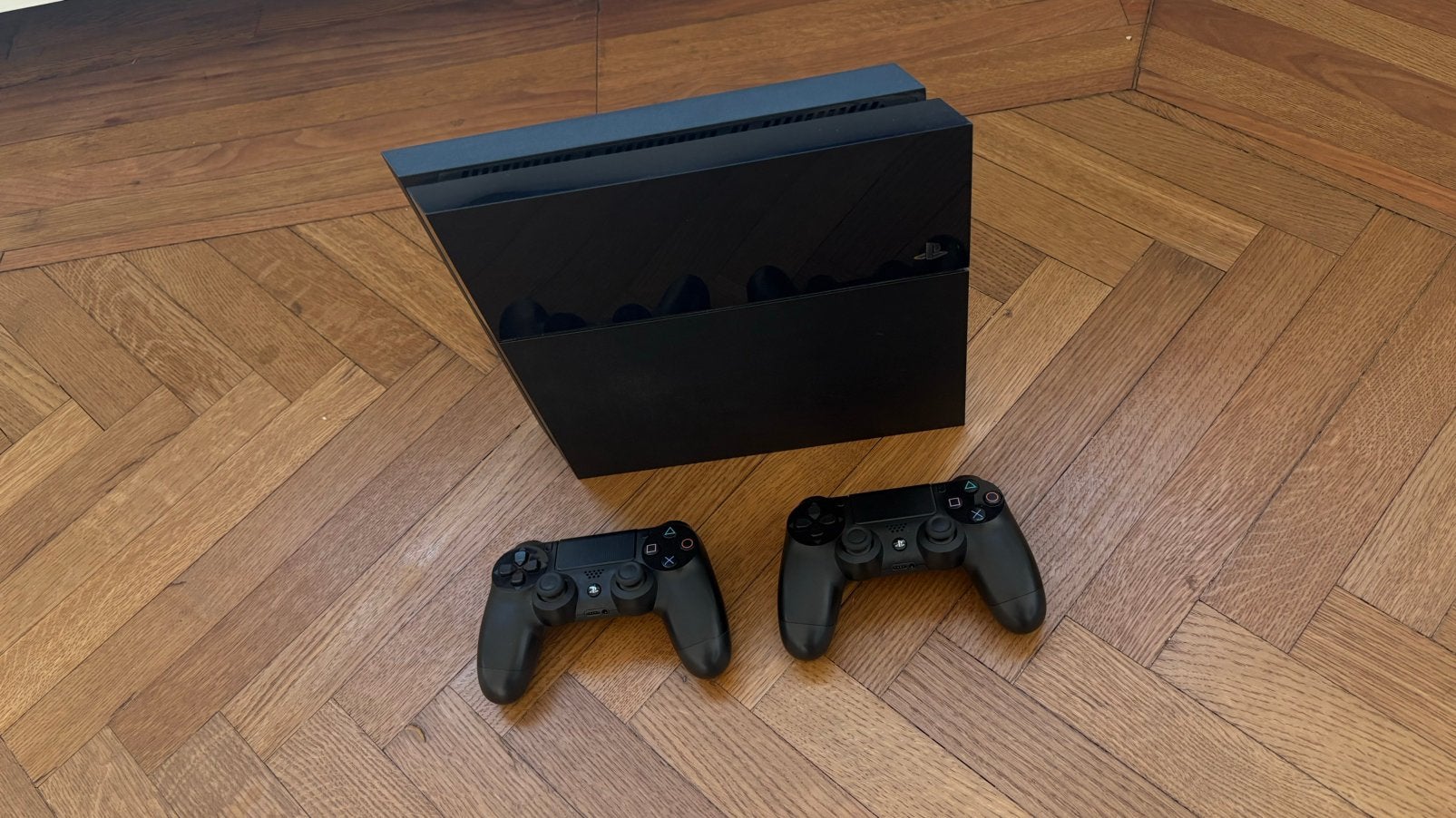 Ps4 met 2 originele controllers en charging dock, Ophalen, Gebruikt