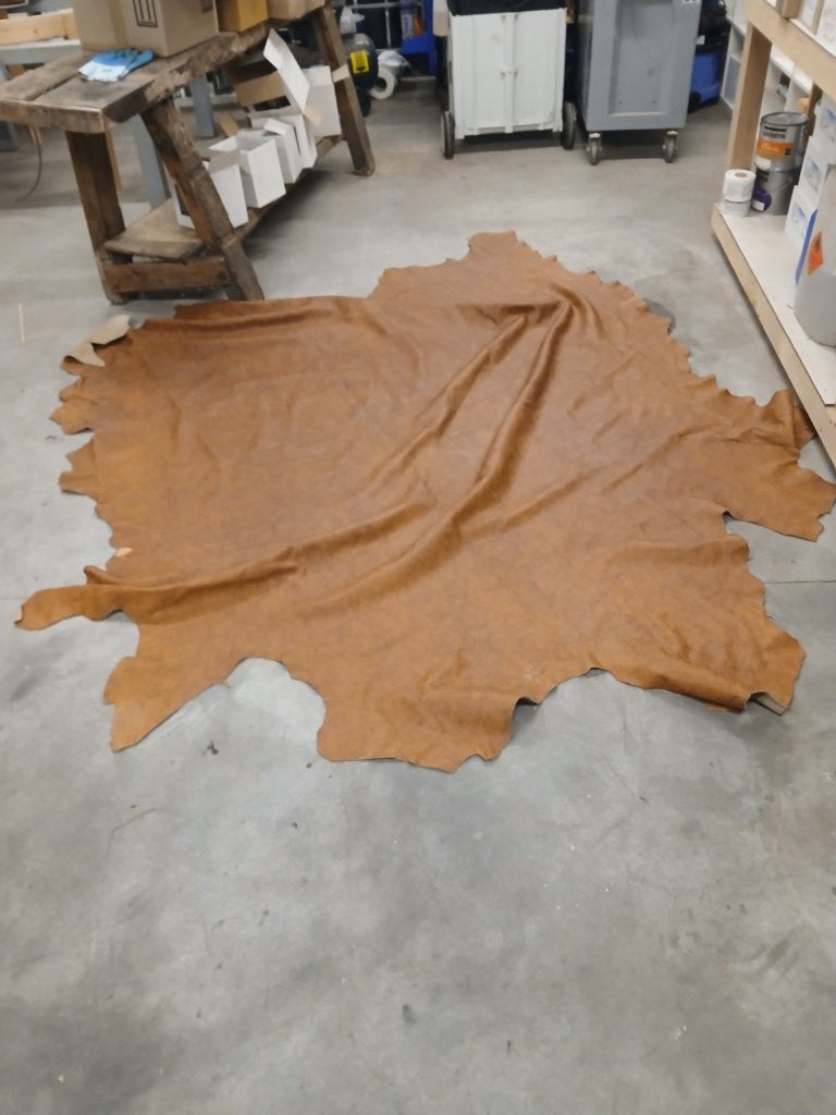 Grote echte bruine koeienhuid / koevel, Ophalen, 100 tot 150 cm, Beige, 200 cm of meer