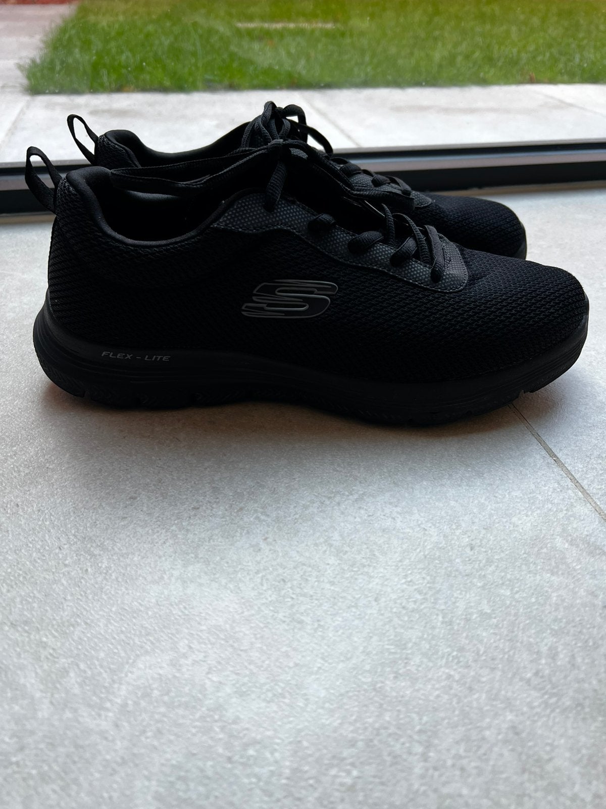 Zwarte Skechers flex-lite (NIEUW), Kleding | Heren, Nieuw, Ophalen of Verzenden, Sportschoenen, Zwart