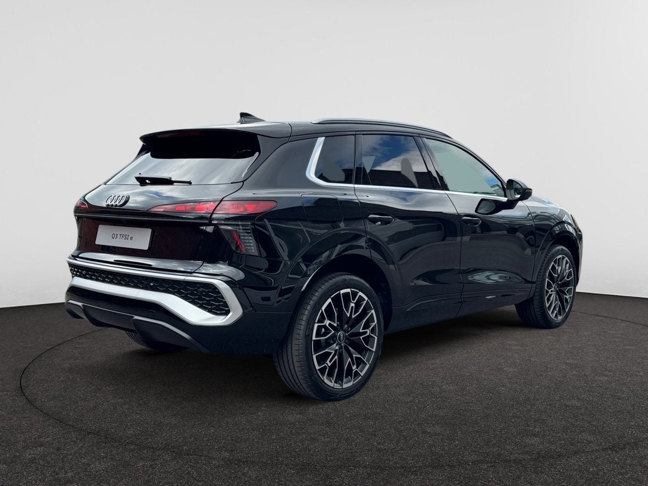 Audi Q3 SUV e-hybrid (PHEV) Audi Q3 SUV Corporate S e-hybrid, Auto's, 48 g/km, Hybride Elektrisch/Benzine, SUV of Terreinwagen