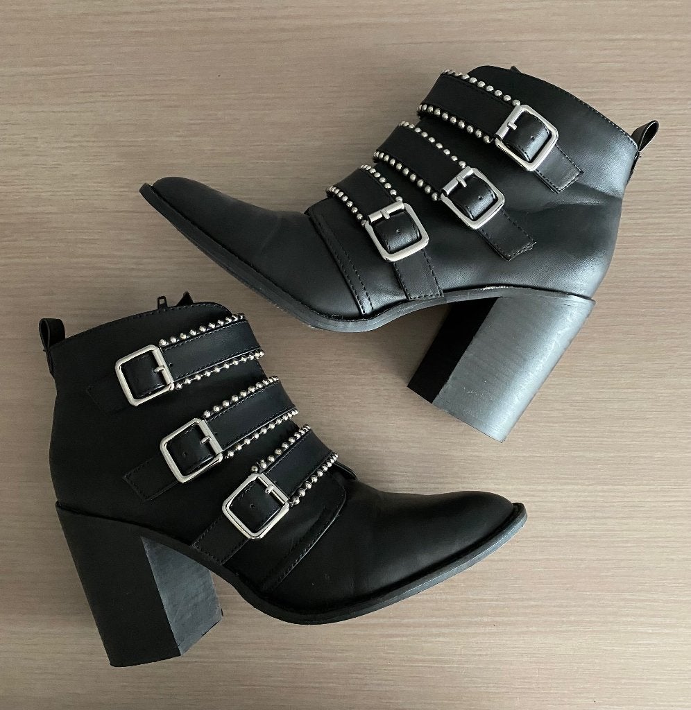 Zwarte laarsjes met gespen Steve Madden maat 40, Kleding | Dames, Verzenden, Zwart, Lage of Enkellaarzen, Steve Madden