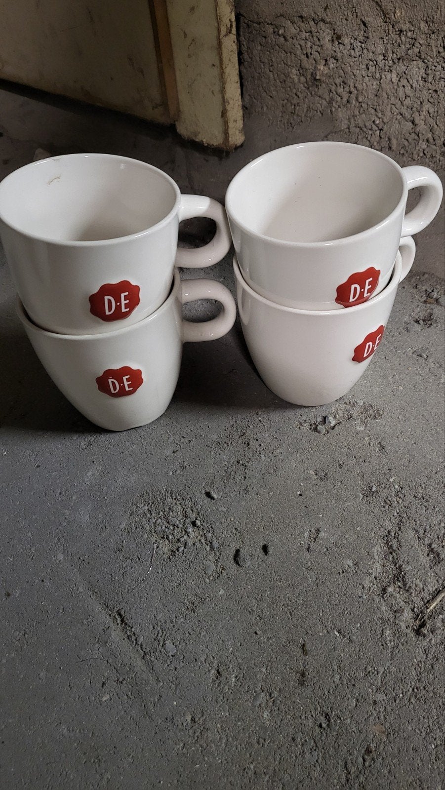 4 douwe egberts tassen, Ophalen