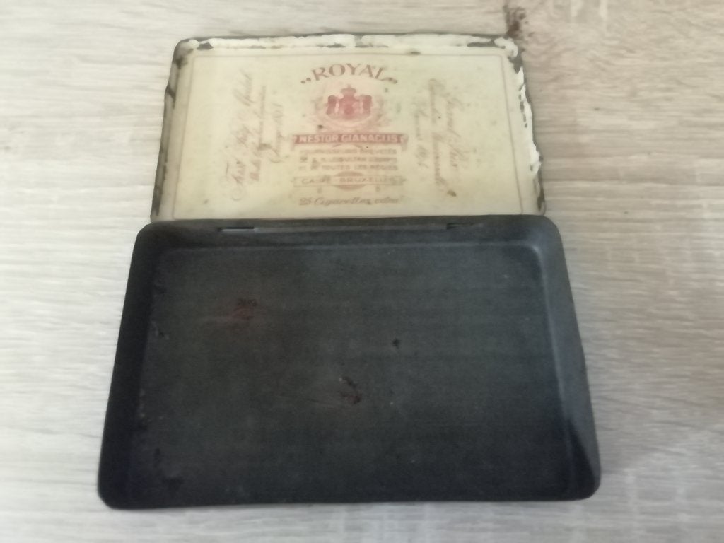 Oude tabaksdoos en oud geopend pakje het paterken, Verzamelen, Rookartikelen, Aanstekers en Luciferdoosjes, Ophalen of Verzenden