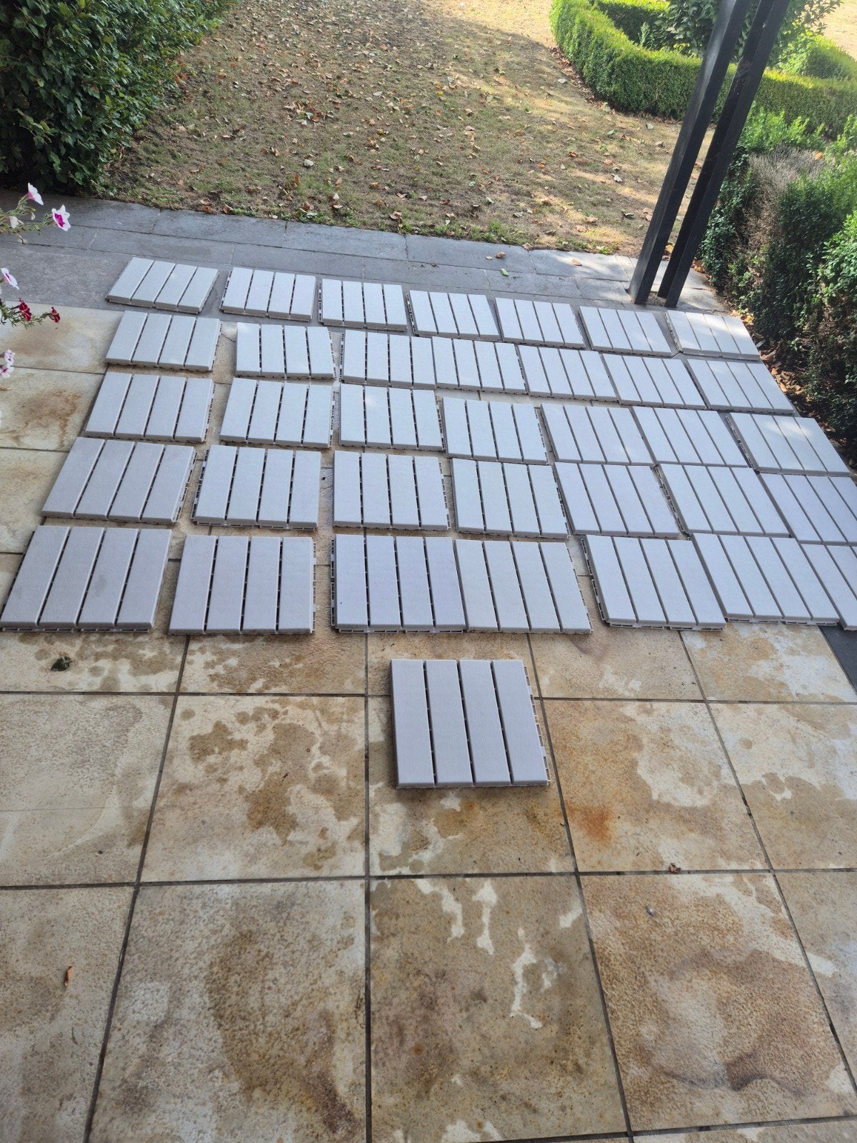 36 stuks lichtbeige terrastegels 25 euro, Ophalen