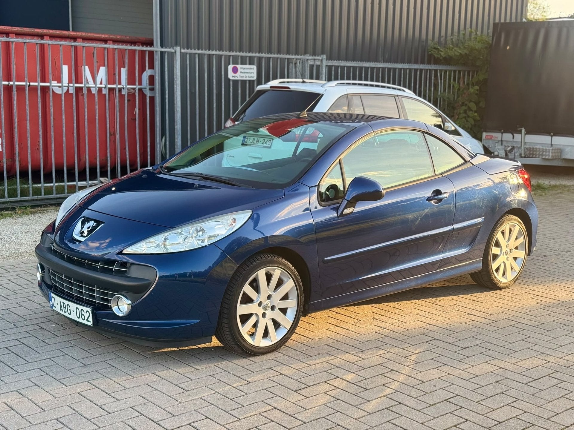 Peugeot 207 // Cabrio, Voorwielaandrijving, 4 zetels, https://public.car-pass.be/vhr/5297337c-c65e-4209-a994-0916675afa3b, Cabriolet