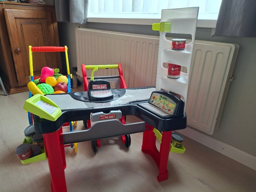 Magasin de jouets + produits + 2 chariots de courses., Enfants & Bébés, Enlèvement, Comme neuf, Autres types