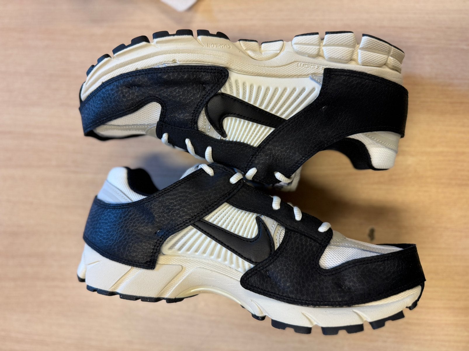 ike Zoom Vomero 5 Roam "Black / Sail ‘’, Sport en Fitness, Ophalen of Verzenden, Nieuw