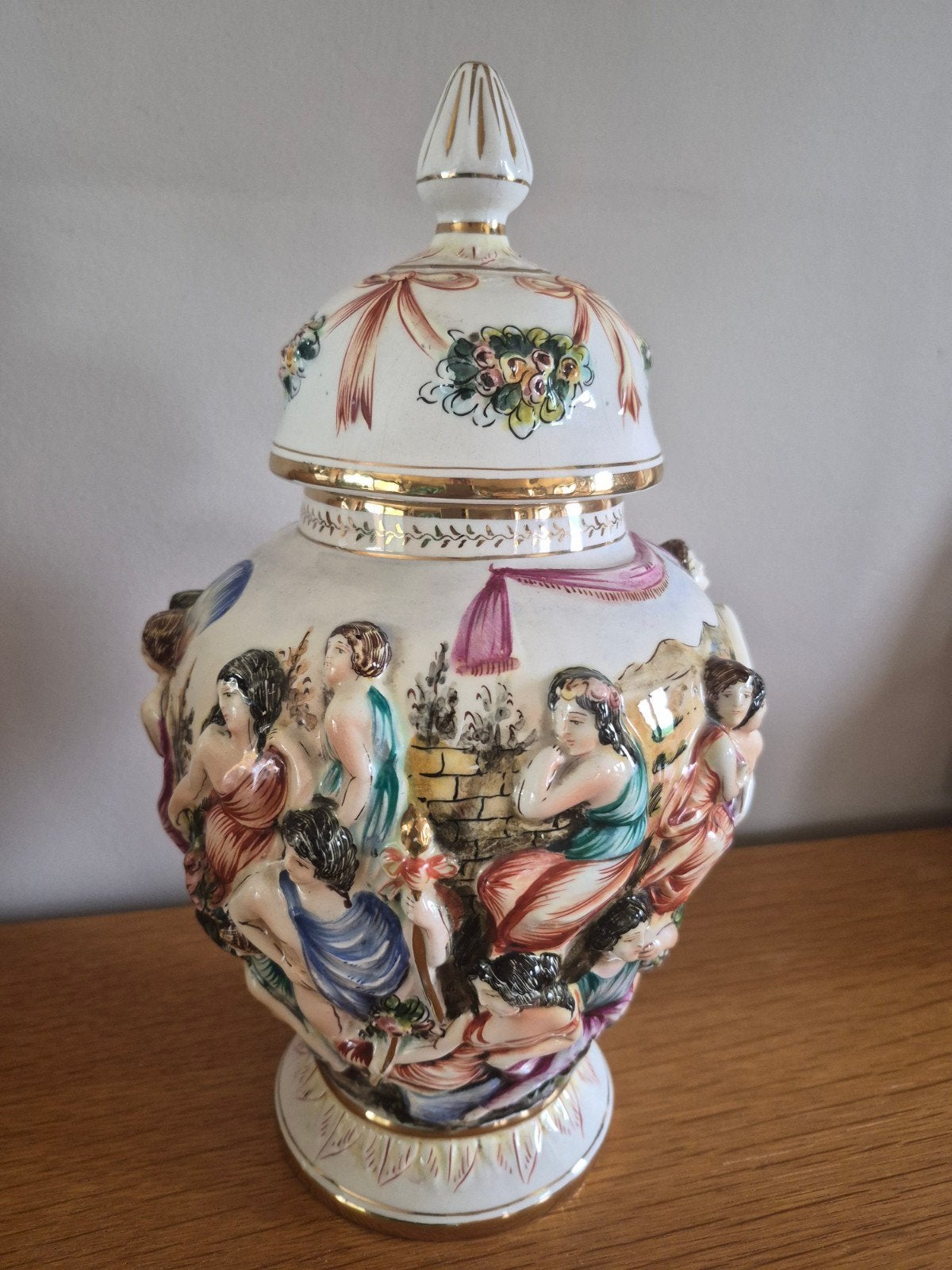 Vaas/urne van Italiaans porselein Capodimonte 2487, Ophalen
