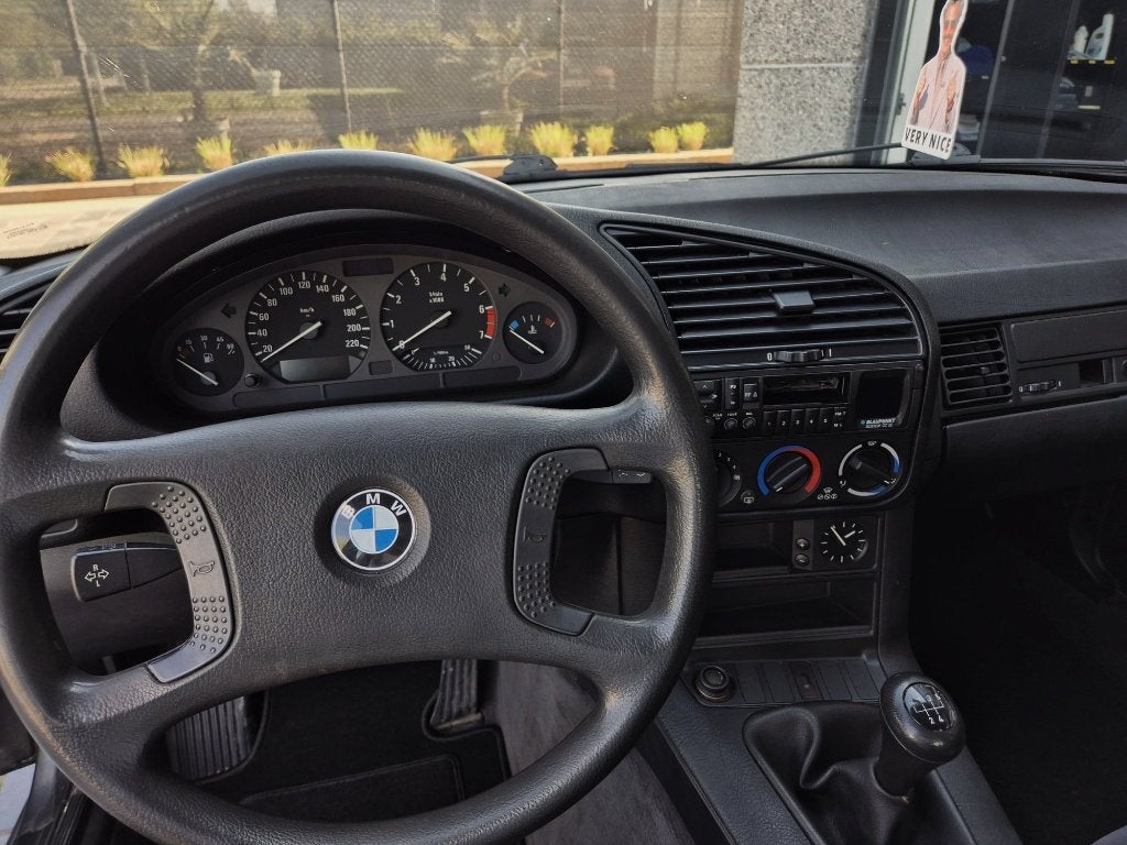 BMW 318i / OLDTIMER ! / Manueel / Sedan, foto 10