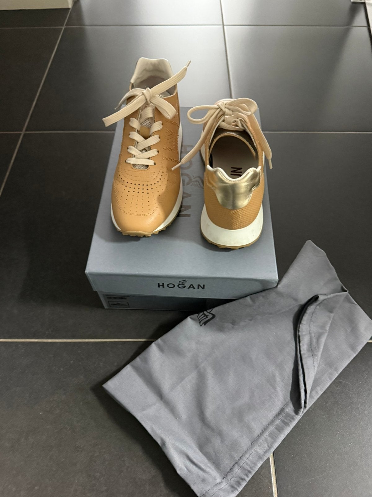 Hogan modesneaker, Ophalen, Zo goed als nieuw