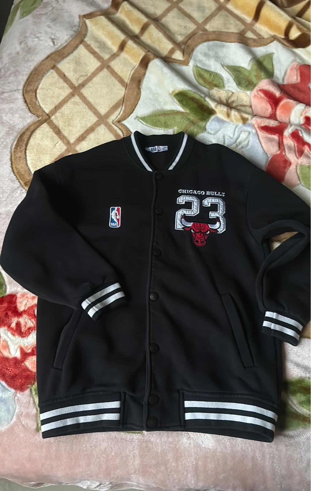 Chicago Bulls stijl T-shirt, Vêtements | Femmes, Pulls & Gilets, Enlèvement, Comme neuf, Taille 36 (S), Noir