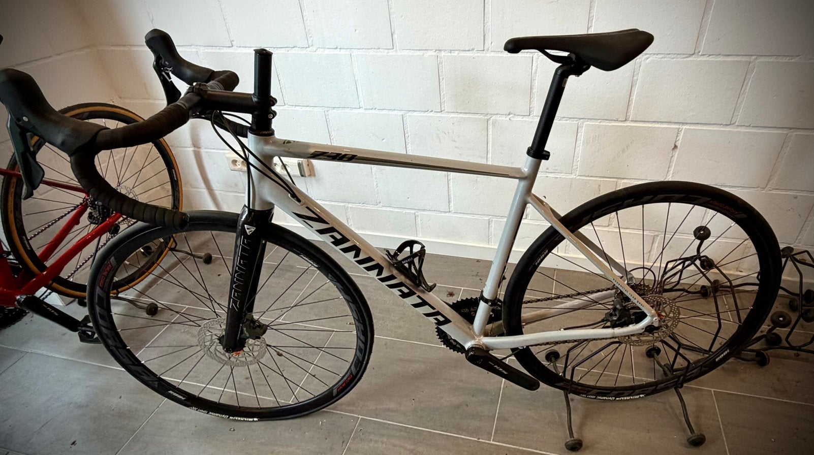 Nieuwe Zannata Z30 Disc racefiets, zilveren kleur, Fietsen en Brommers, Fietsen | Racefietsen, Ophalen, Nieuw