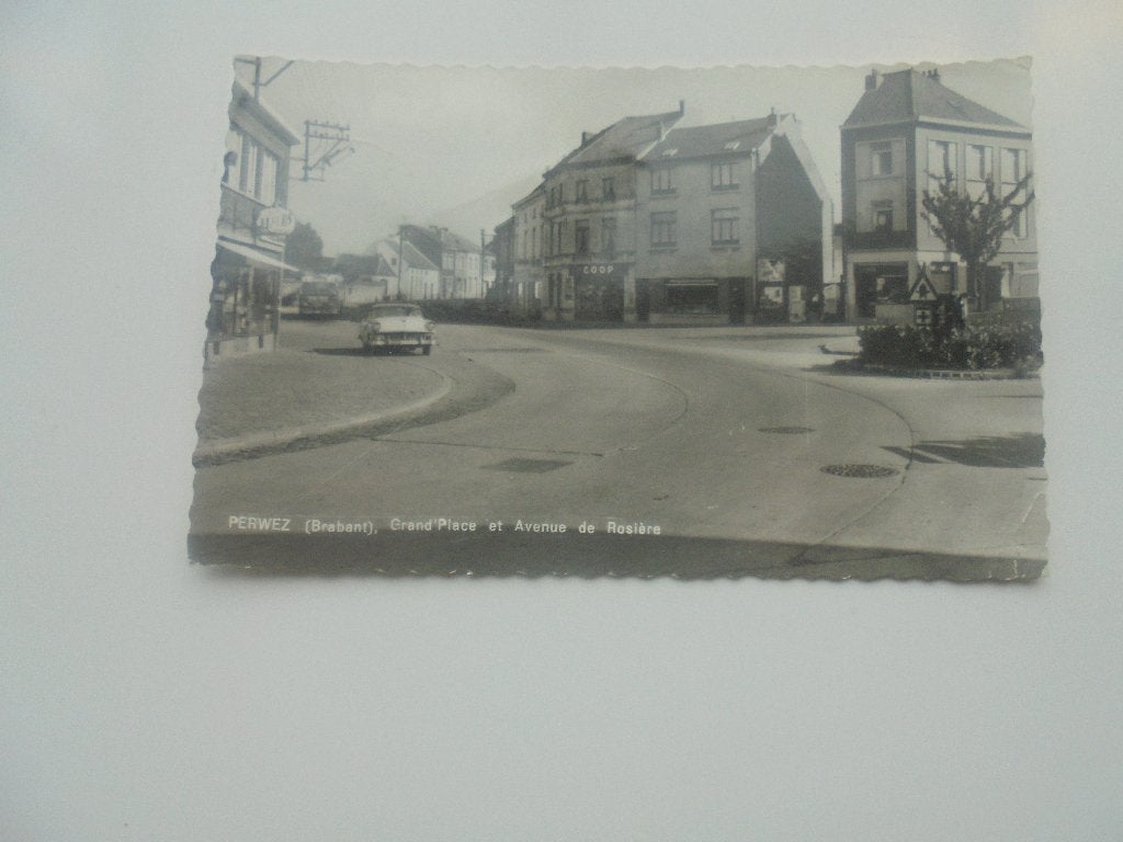 perwez- grand'place et avenue de rosière, Verzamelen, Postkaarten | België, Verzenden, 1940 tot 1960, Gelopen, Waals-Brabant