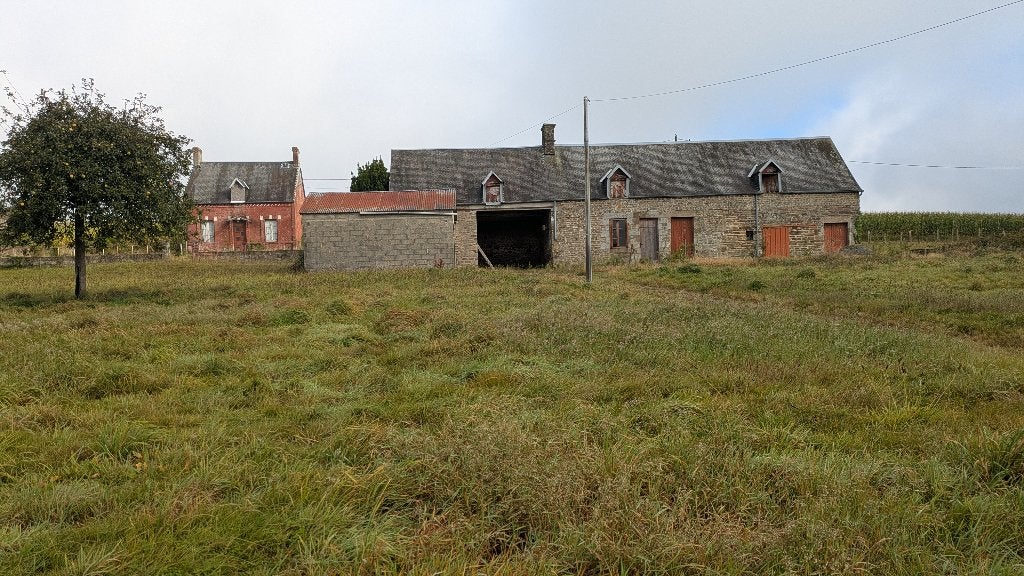batisses à rénover sur grand terrain, Immo, France, 1500 m² ou plus