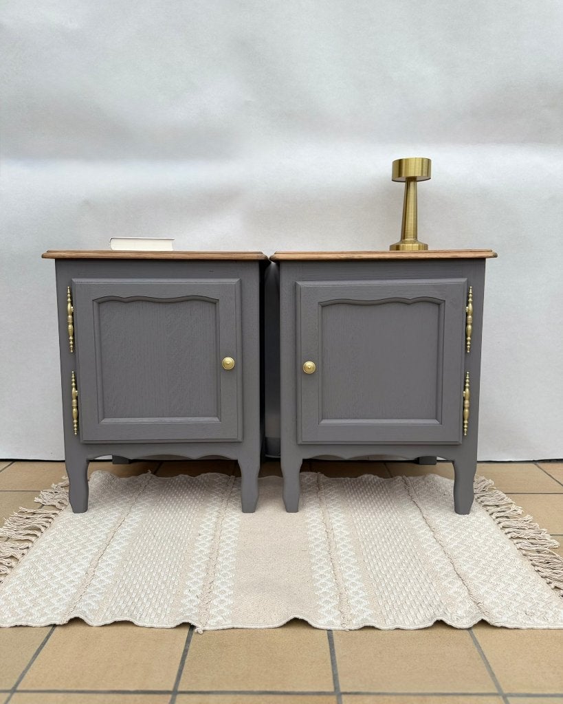 Set Franse nachtkastjes in grijs met eiken blad, Ophalen, Nieuw, 55 tot 70 cm, 45 tot 65 cm