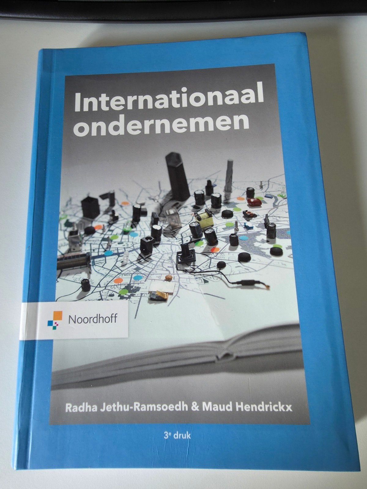 Gratis boek Radha Jethu-Ramsoedh - Internationaal ondernemen, Boeken, Ophalen, Radha Jethu-Ramsoedh; Maud Hendrickx