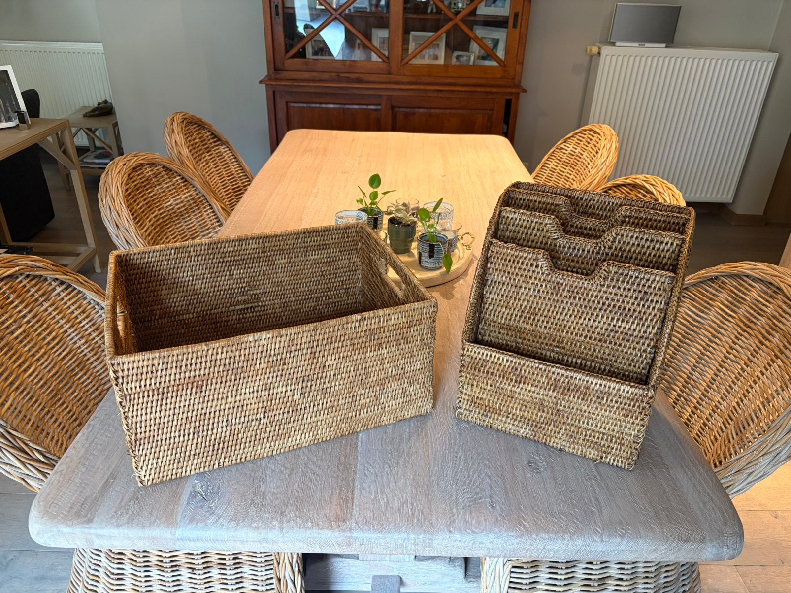Rotan / riete mand - bureau organiser, Huis en Inrichting, Bureaus, Gebruikt, Hout, Bruin, Ophalen of Verzenden