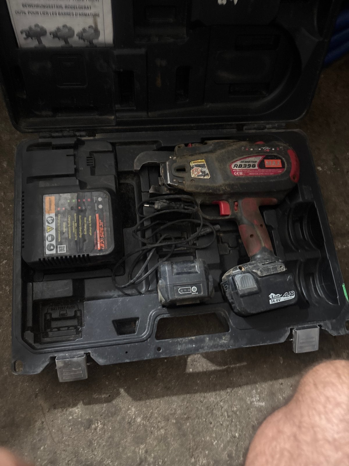 Ligatureuse automatique MAX RB398 – 2 batteries + chargeur, Bricolage & Construction, Bétonnières, Enlèvement