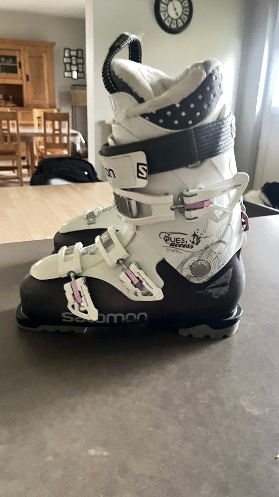Chaussures de SKI T41 SALOMON, Sports & Fitness, Enlèvement, Chaussures, Ski, Salomon