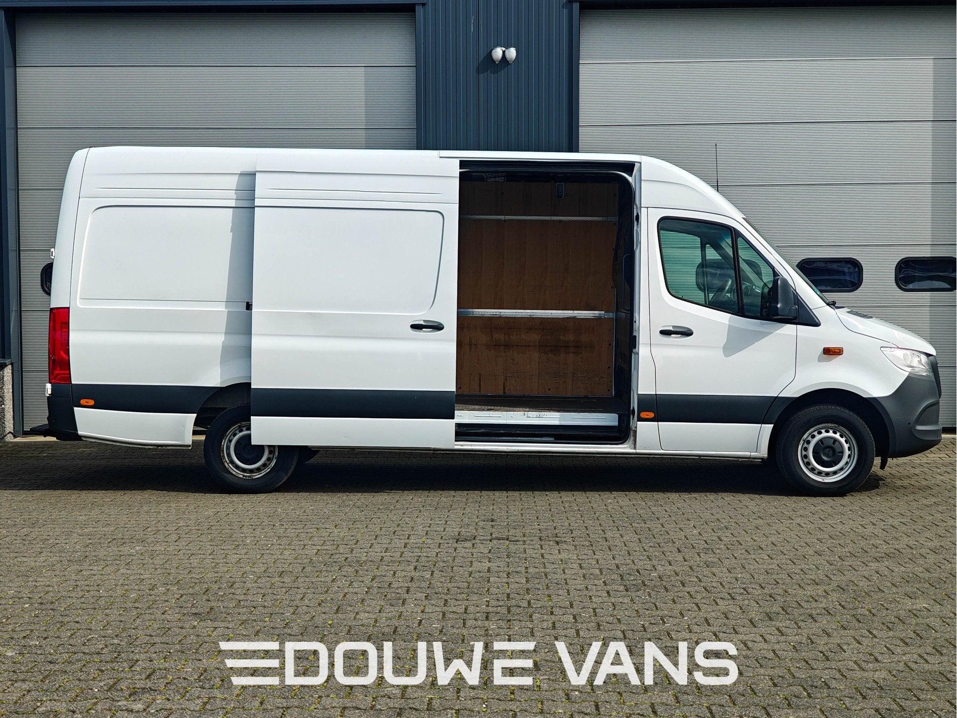 Mercedes-Benz Sprinter L3 H2 Automaat MBUX 10.25 Camera Carp, Autos, Euro 6, Entreprise, 2800 kg, Noir