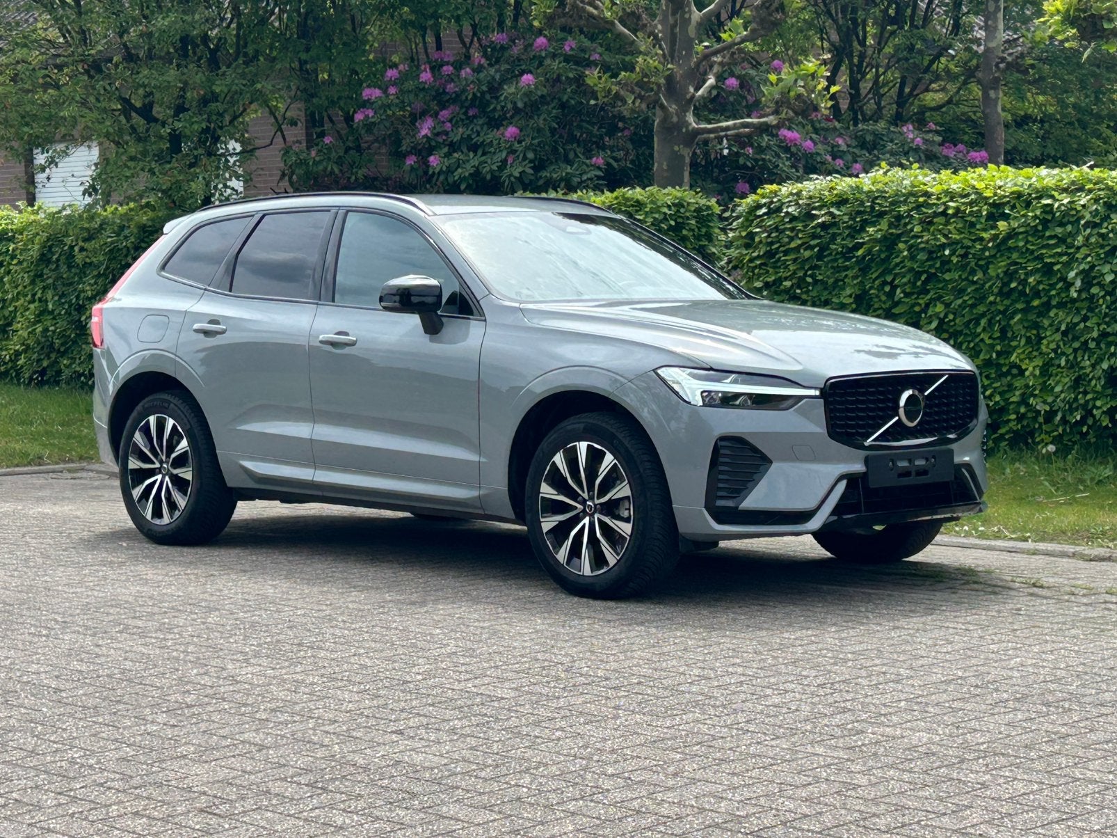 VOLVO XC60 B4 plus dark/ad. cruise/nieuwstaat!, Autos, Volvo, Cuir, Argent ou Gris, Euro 6, Entreprise
