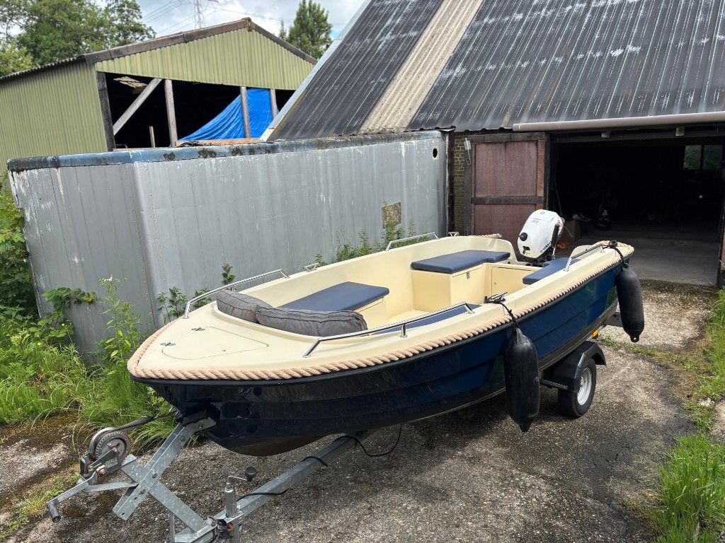 Leuke Nicki 380 sloep met 6 pk Yamaha en nette trailer, Bateau de canal, 4 m, 30 ch, Comme neuf