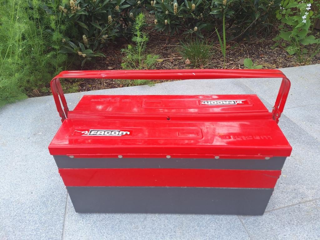 Valise à outils Facom, Enlèvement