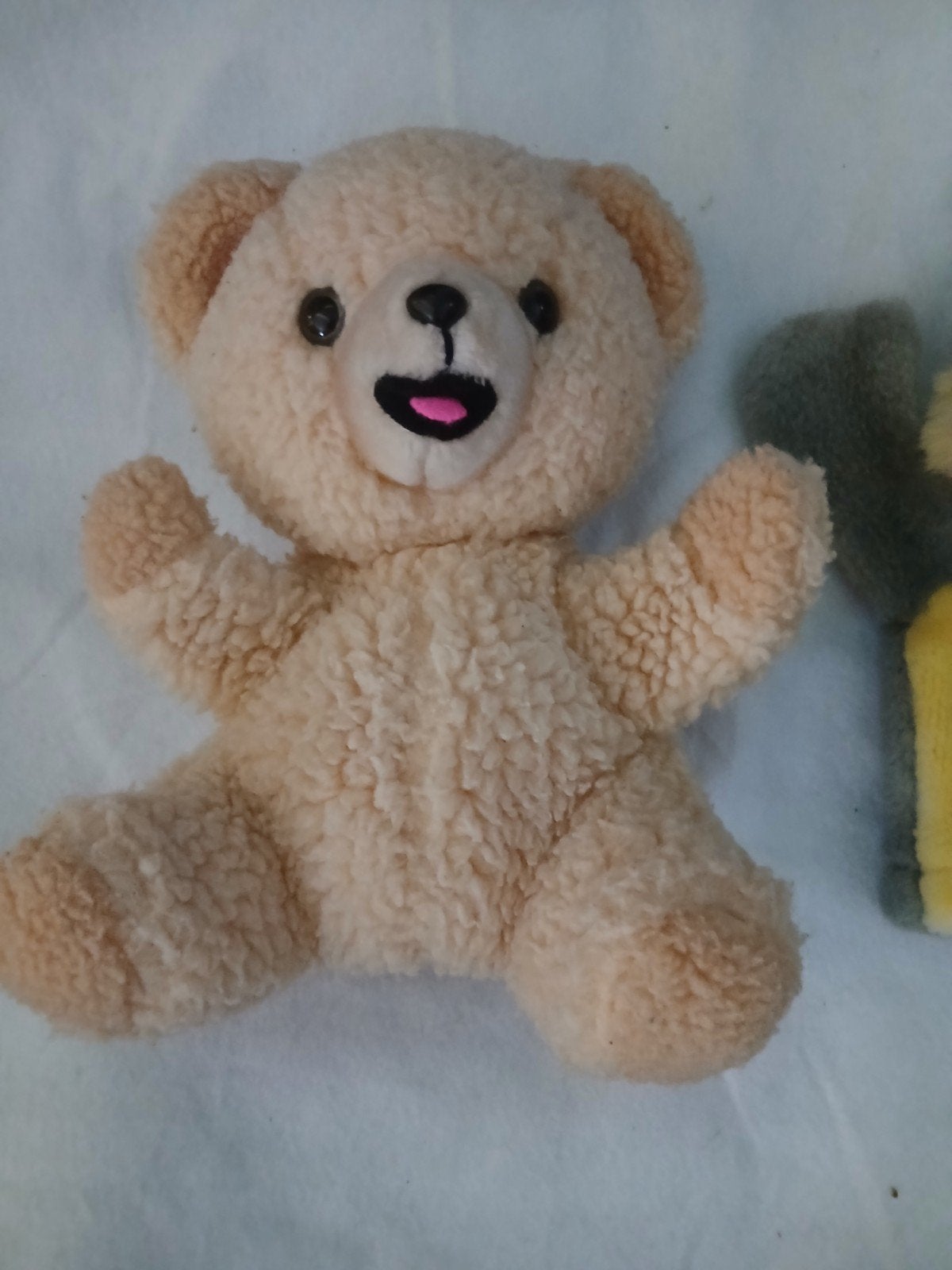 Handpop beertje Ariel, Enfants & Bébés, Jouets | Peluches, Enlèvement ou Envoi